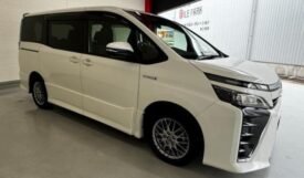 TOYOTA VOXY HYBRID ZS