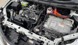 
										TOYOTA COROLLA AXIO HYBRID full									