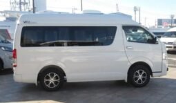 
										TOYOTA HIACE VAN full									